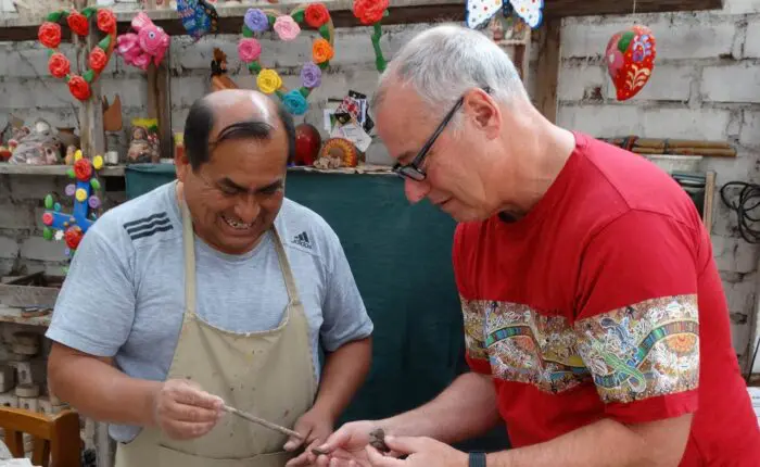 Local artisan from Pachacamac sharing with a traveler on a tour with RESPONSible Travel Peru