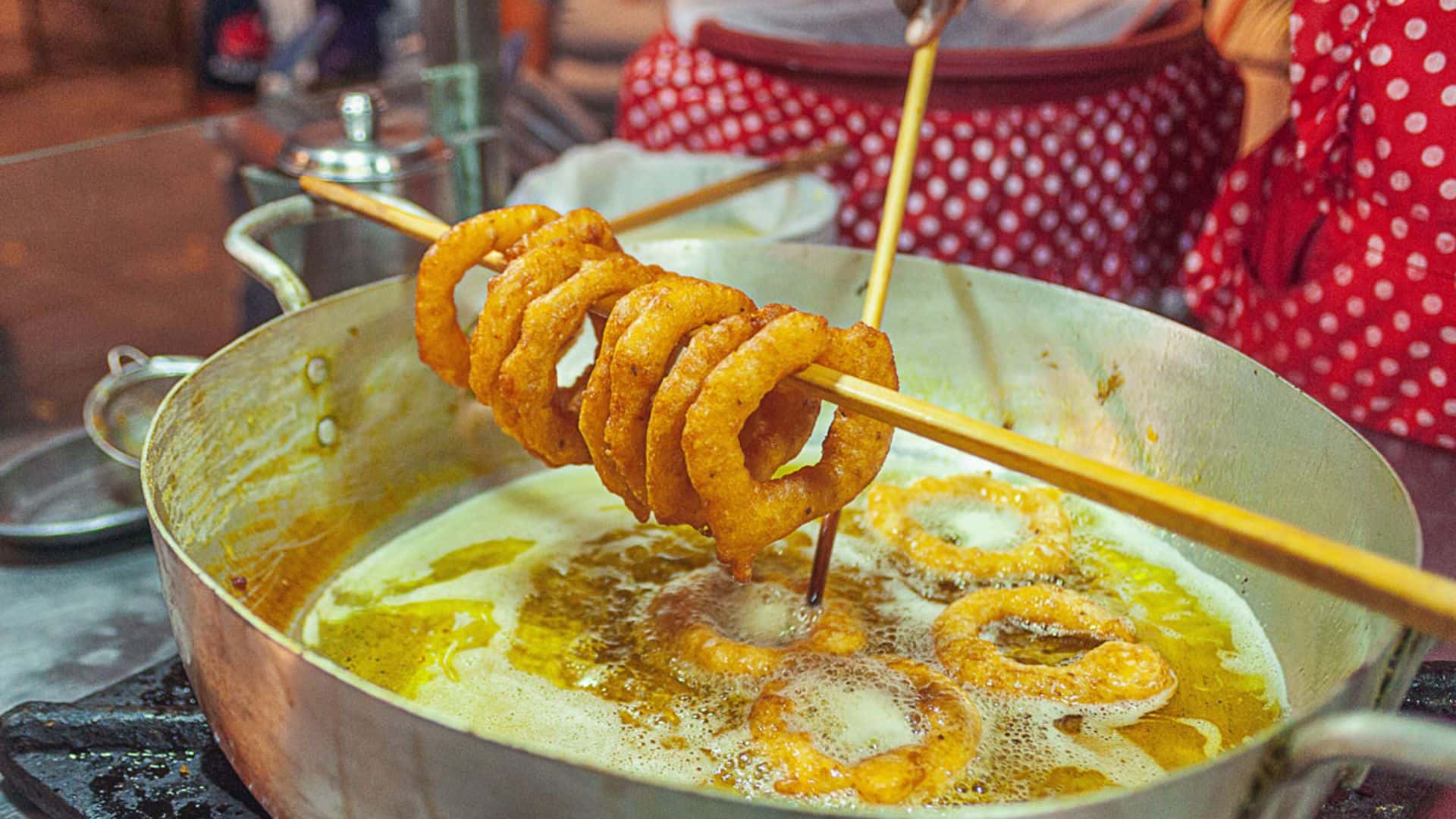 Picarones are typical sweets prepared with wheat flour mixed with pumpkin | Responsible Travel Peru