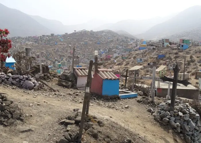 Famous Lima's Nueva Esperanza Cemetery - Impactful Travel Peru