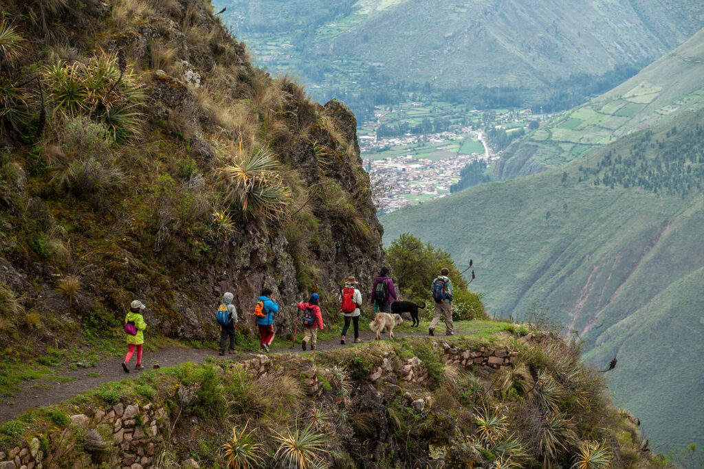 Hiking with children in Peru; RESPONSible Travel Peru offers a wide variety of routes for all ages and trekking experience so that your family trip to Peru will be a success.