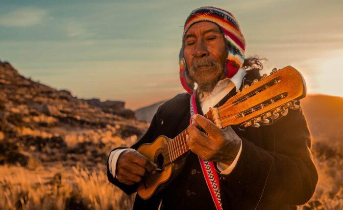 Local man from Jayujayuni playing the charango - RESPONSible Travel Peru
