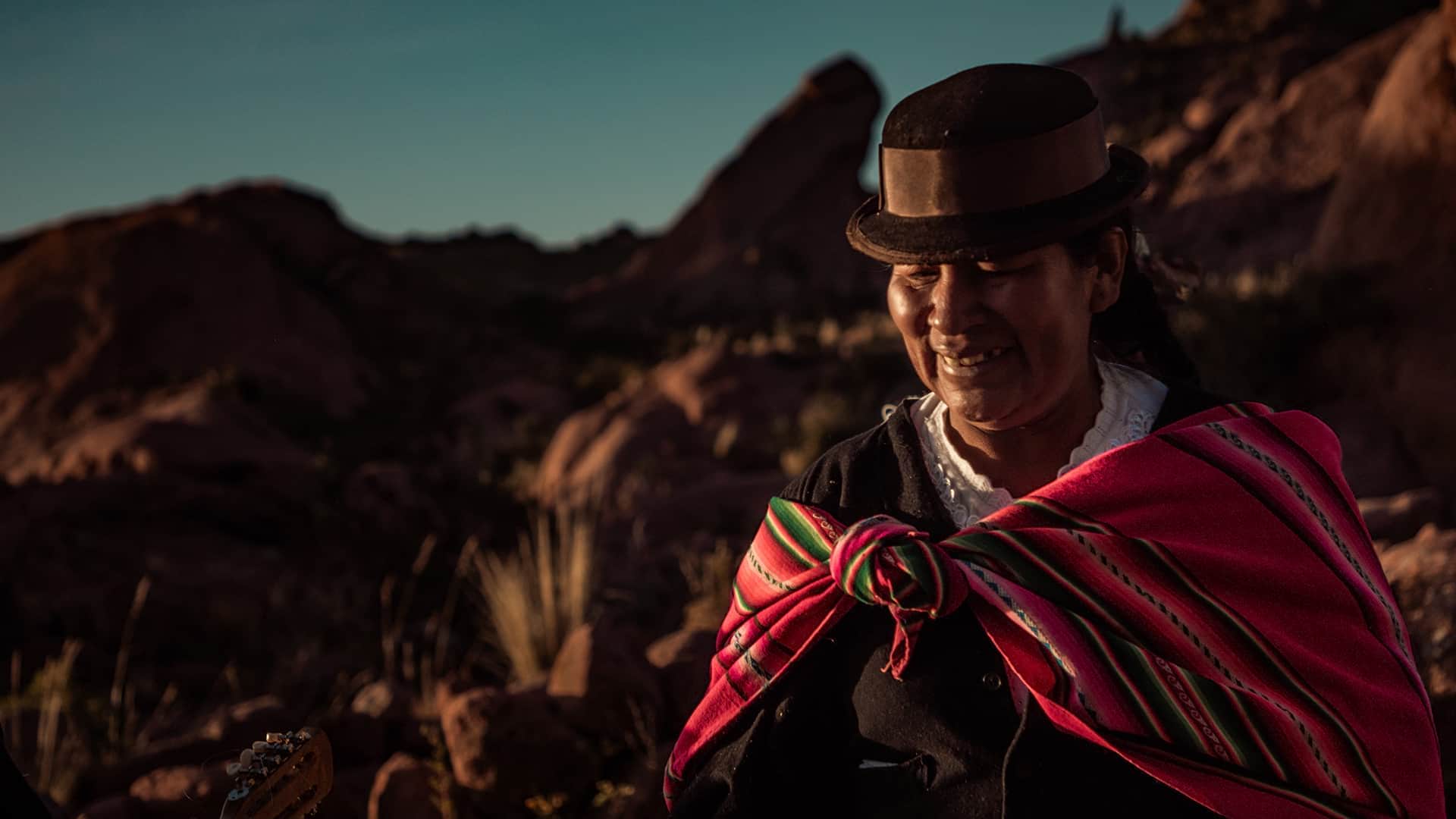 Local lady from traditional community in the Titicaca area - RESPONSible Travel Peru
