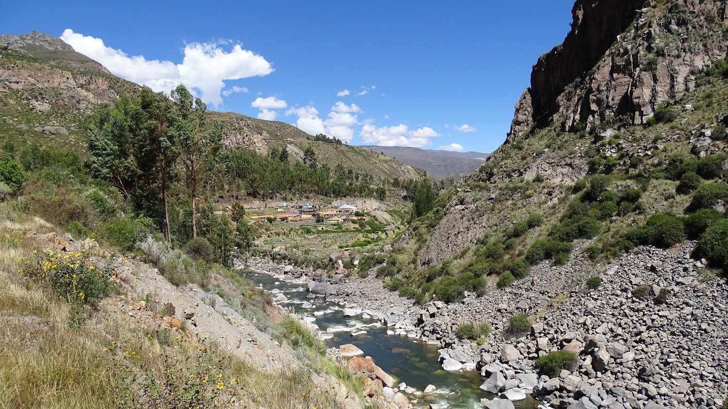 Hiking the Collagua Route towards Chivay, Colca Canyon | RESPONSible Travel Peru