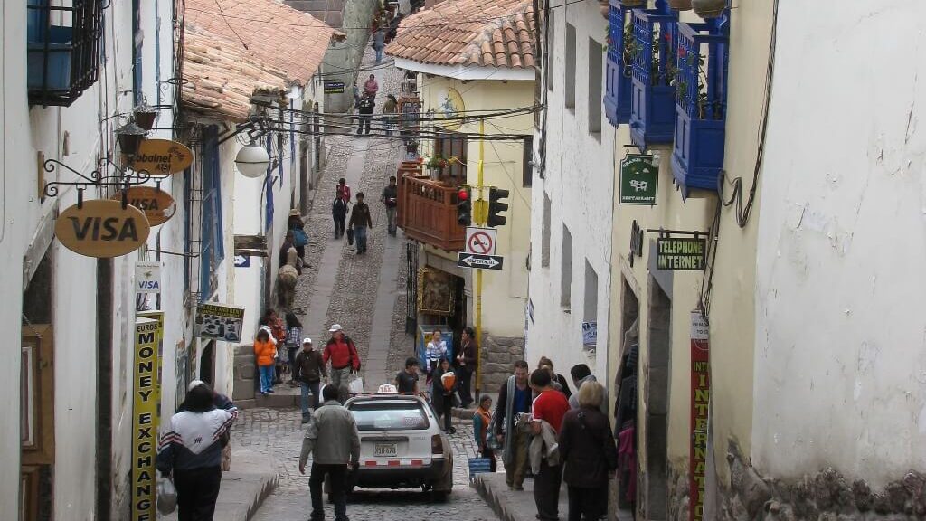 Beautiful peek-through of the streets of San Blas and Cusco center. Visit Cusco alternatively with RESPONSible Travel Peru!