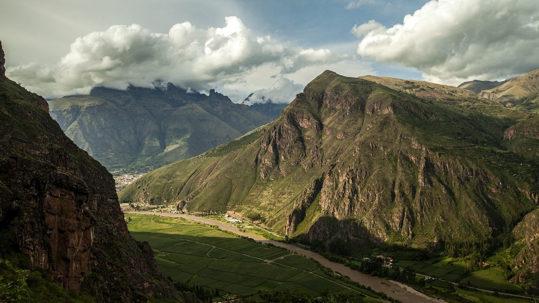 View from the heights of the Vilcanota River | Responsible Travel Peru
