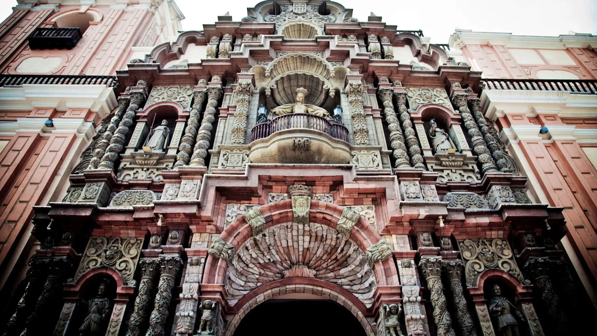 Highly adorned pink and white fachade of La Merced church | Responsible Travel Peru