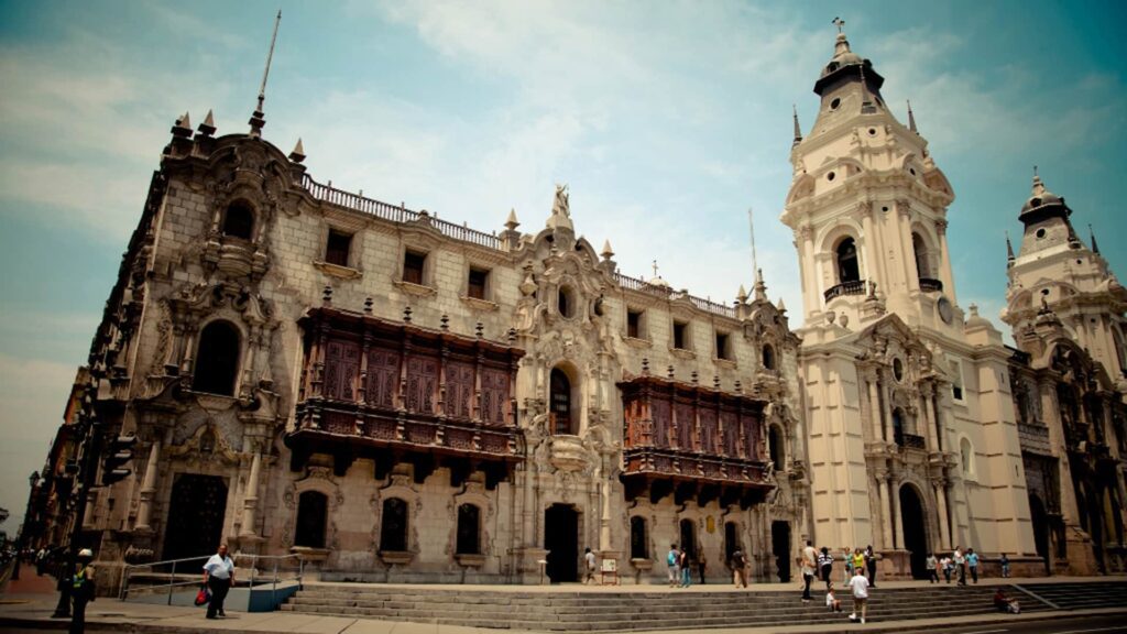 Colonial building of the Archbishop's house or Lima's Cathedral | Responsible Travel Peru