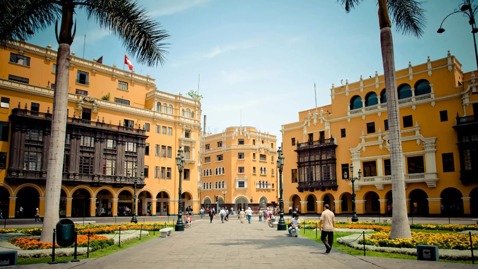 Lima main square surrounded by yellow Republican buildings now belonging the City Council | Responsible Travel Peru