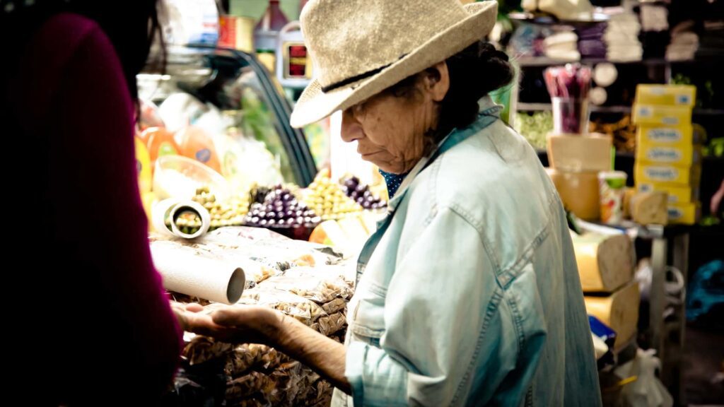 Old lady of a market stall | Responsible Travel Peru