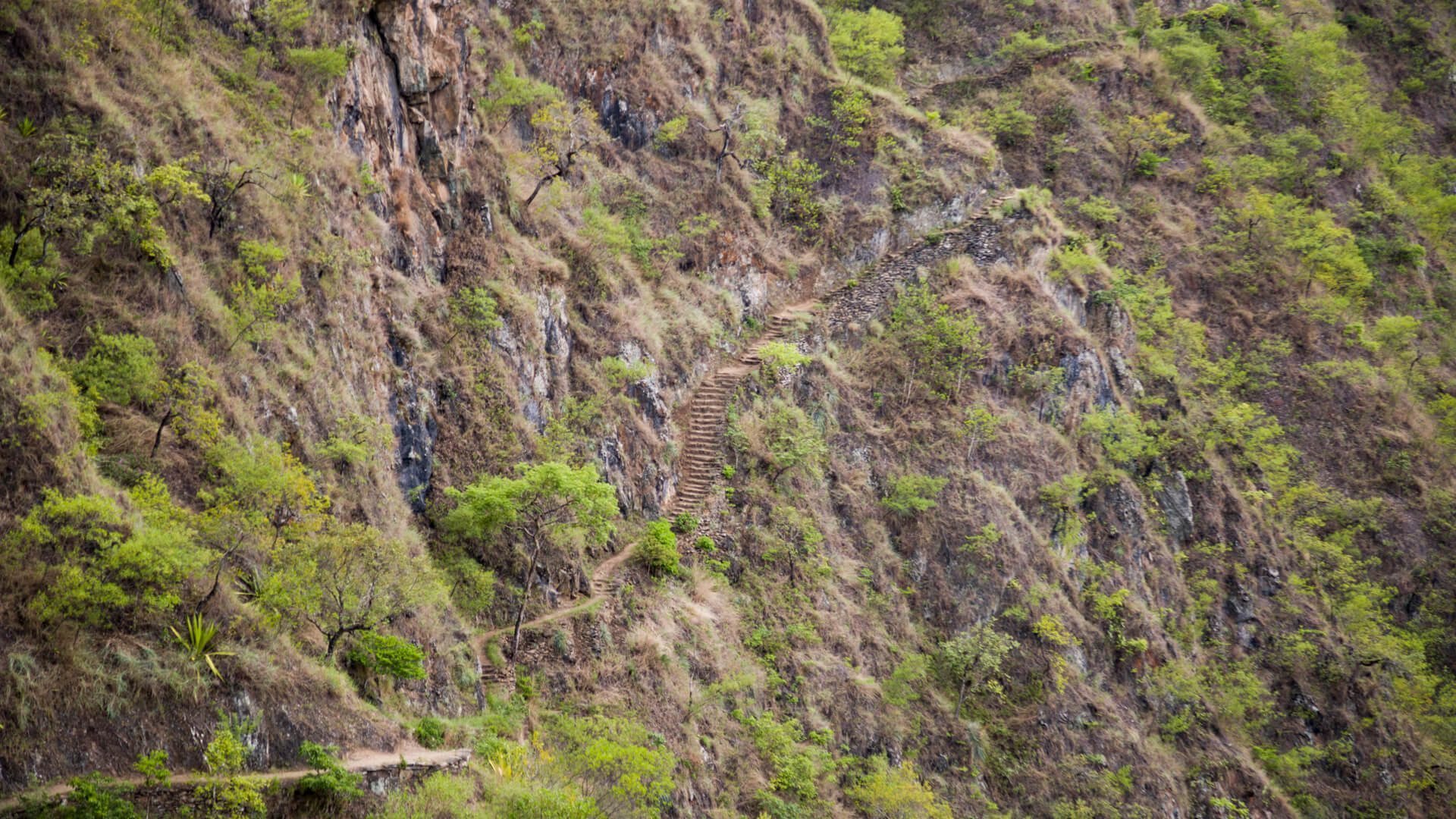 Steep lesser Inca trail in arid mountain slope | Responsible Travel Peru