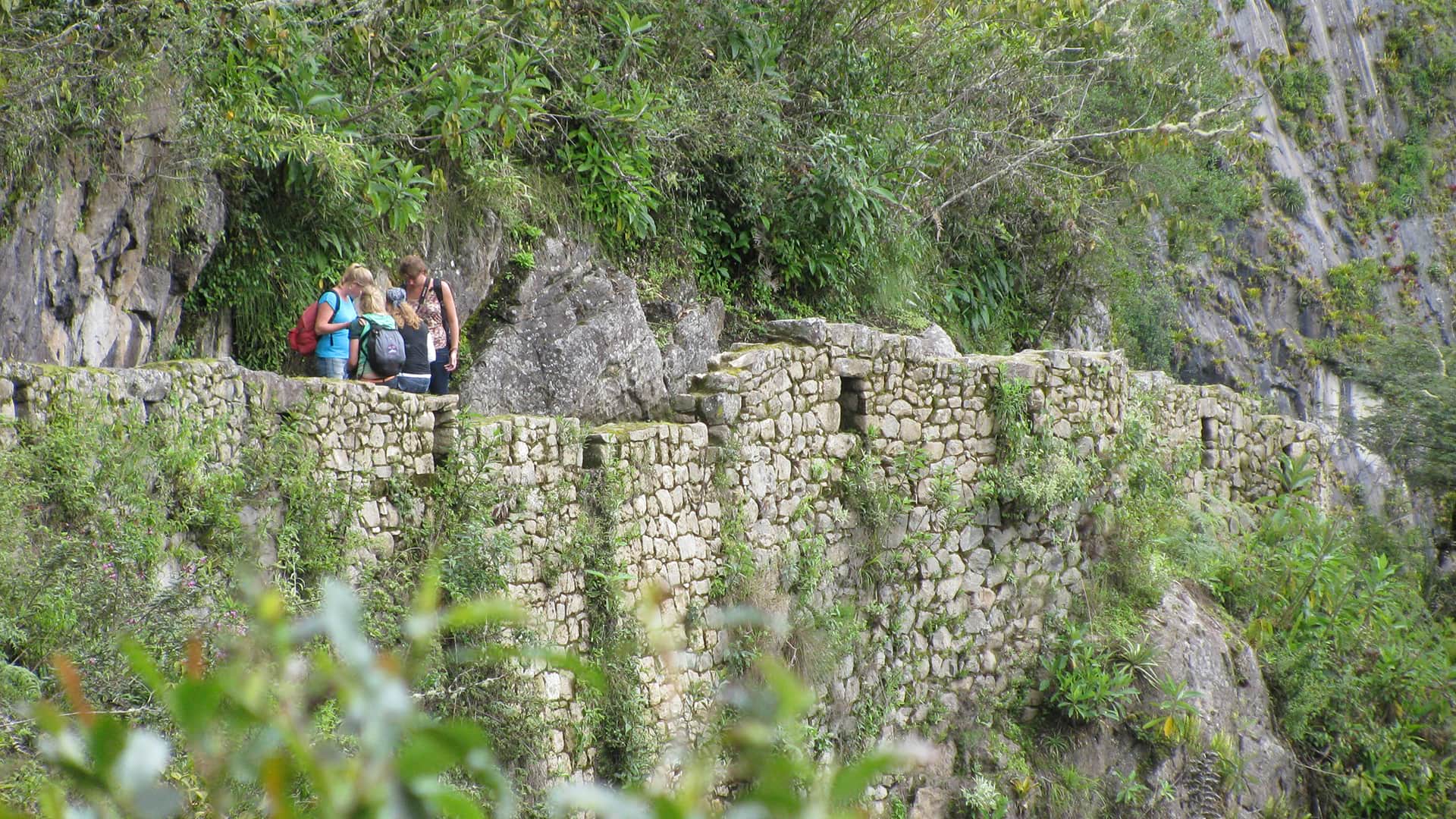 Four girls standing on the way to the Inca bridge in Machu Picchu | Responsible Travel Peru