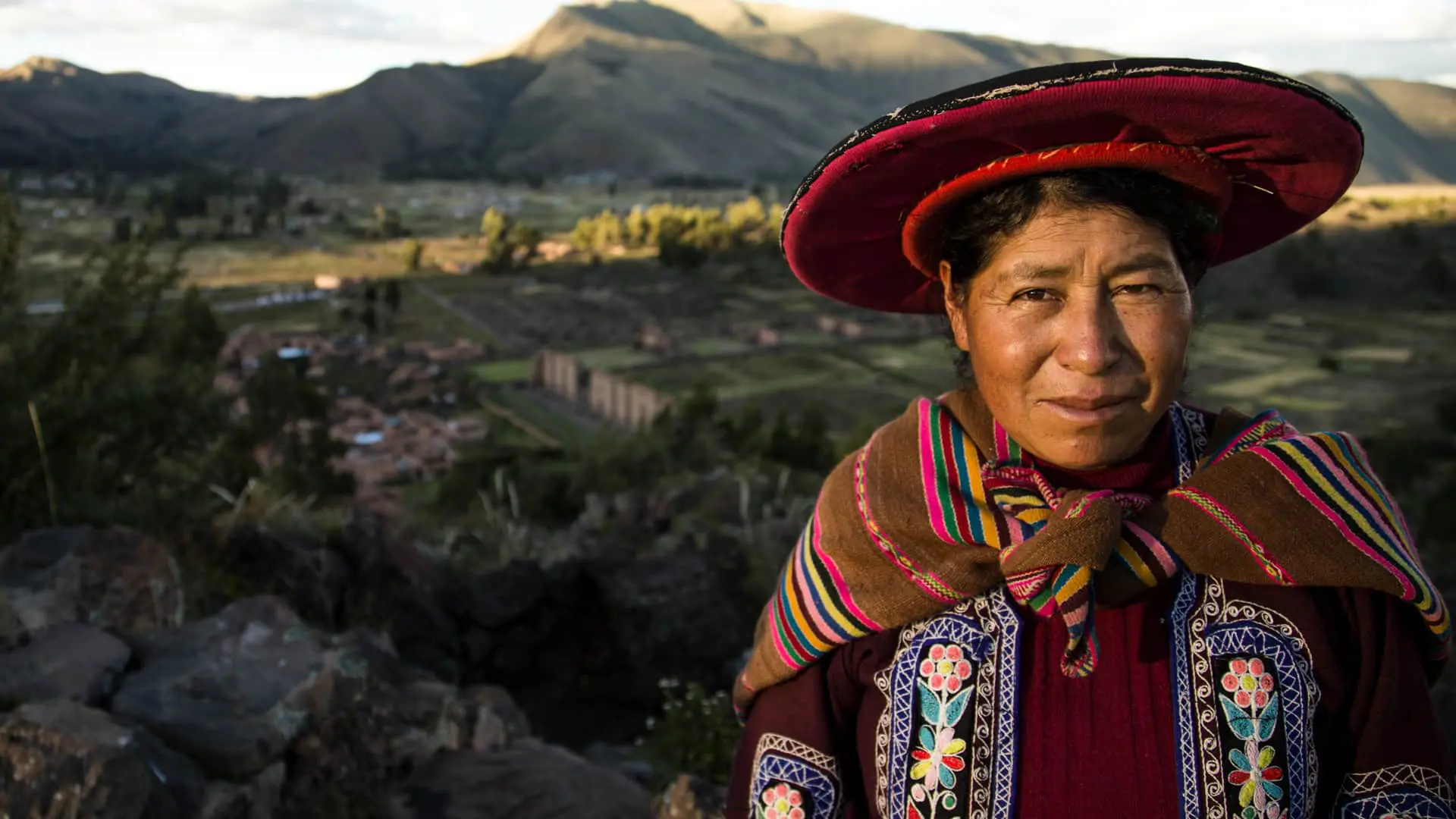 Woman from Raqchi Cusco | Responsible Travel Peru
