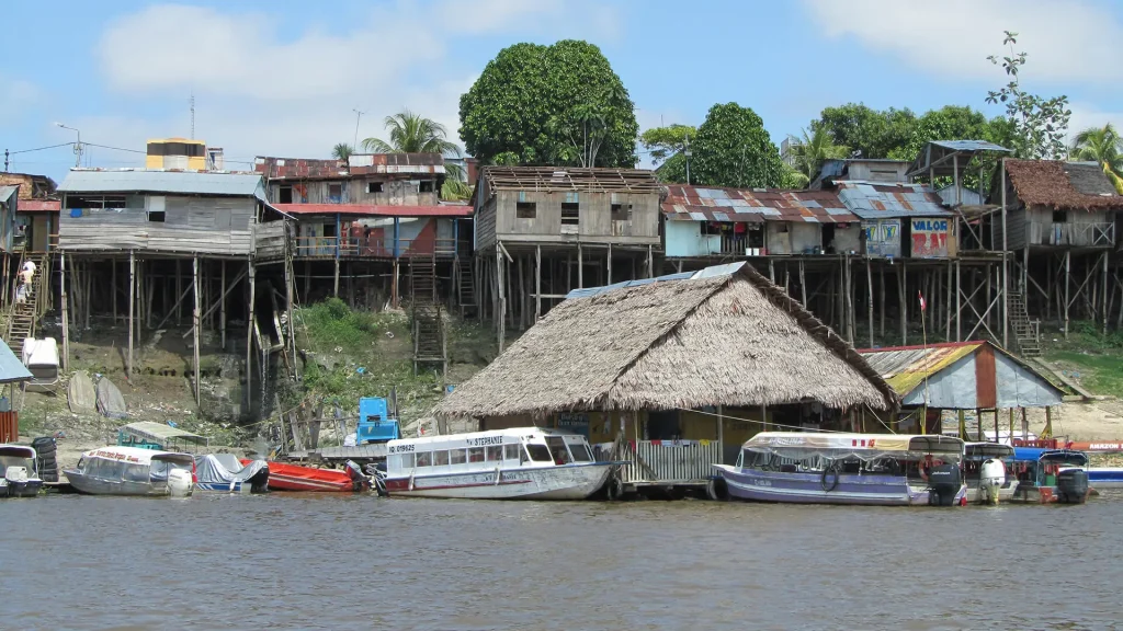 Iquitos dock with rickety houses in the back | Impactful Travel Peru