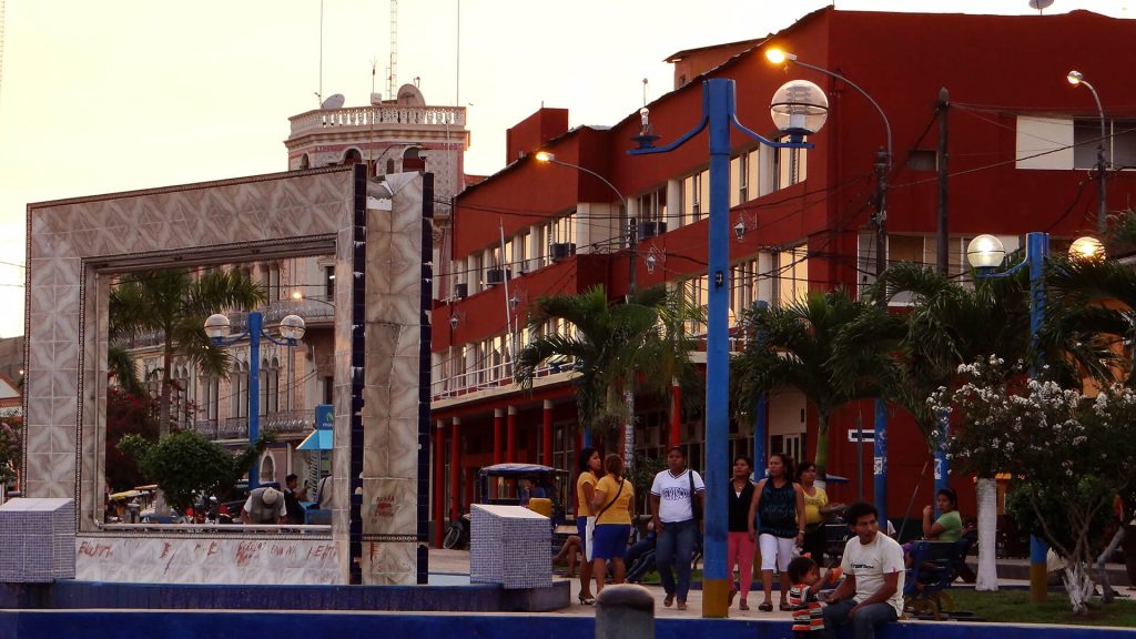 Iquitos waterfront is the place where locals find amusement at the end of the day | Impactful Travel Peru