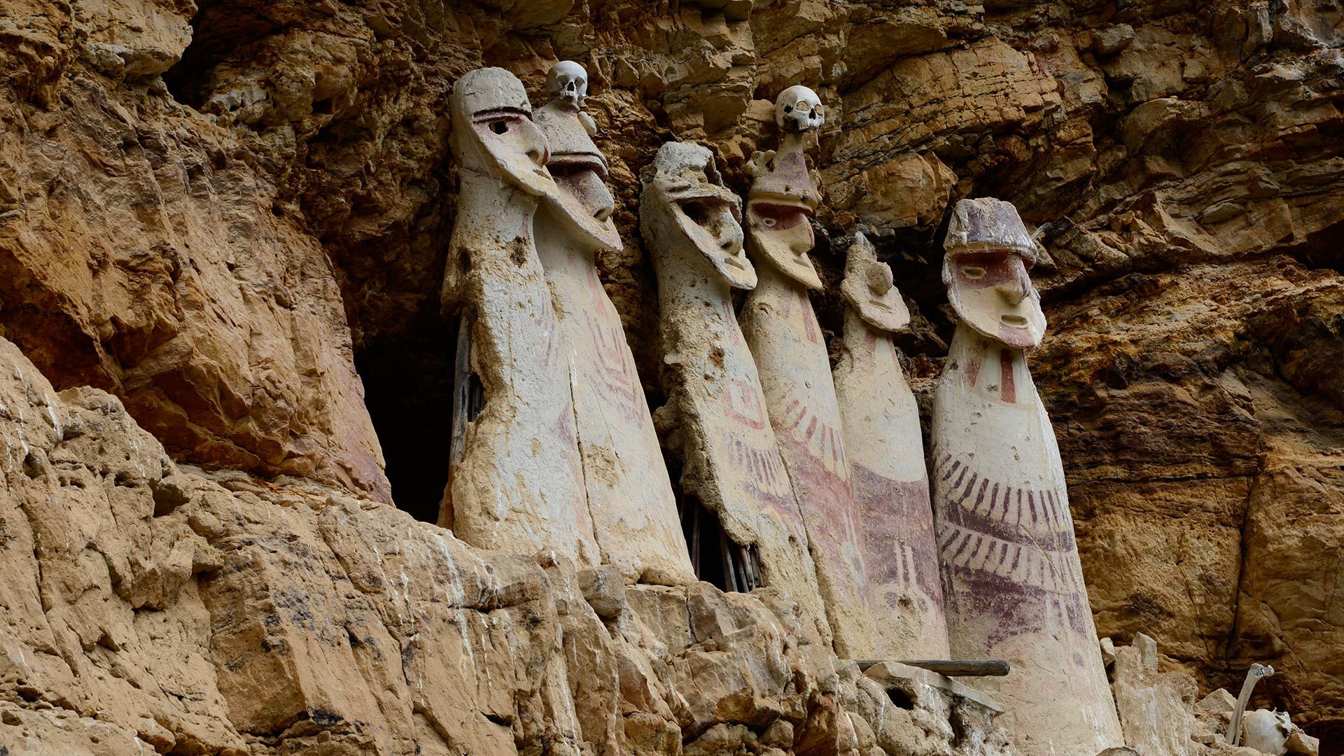 Six antropomorph Chachapoya sarcophagy standing on a cliff