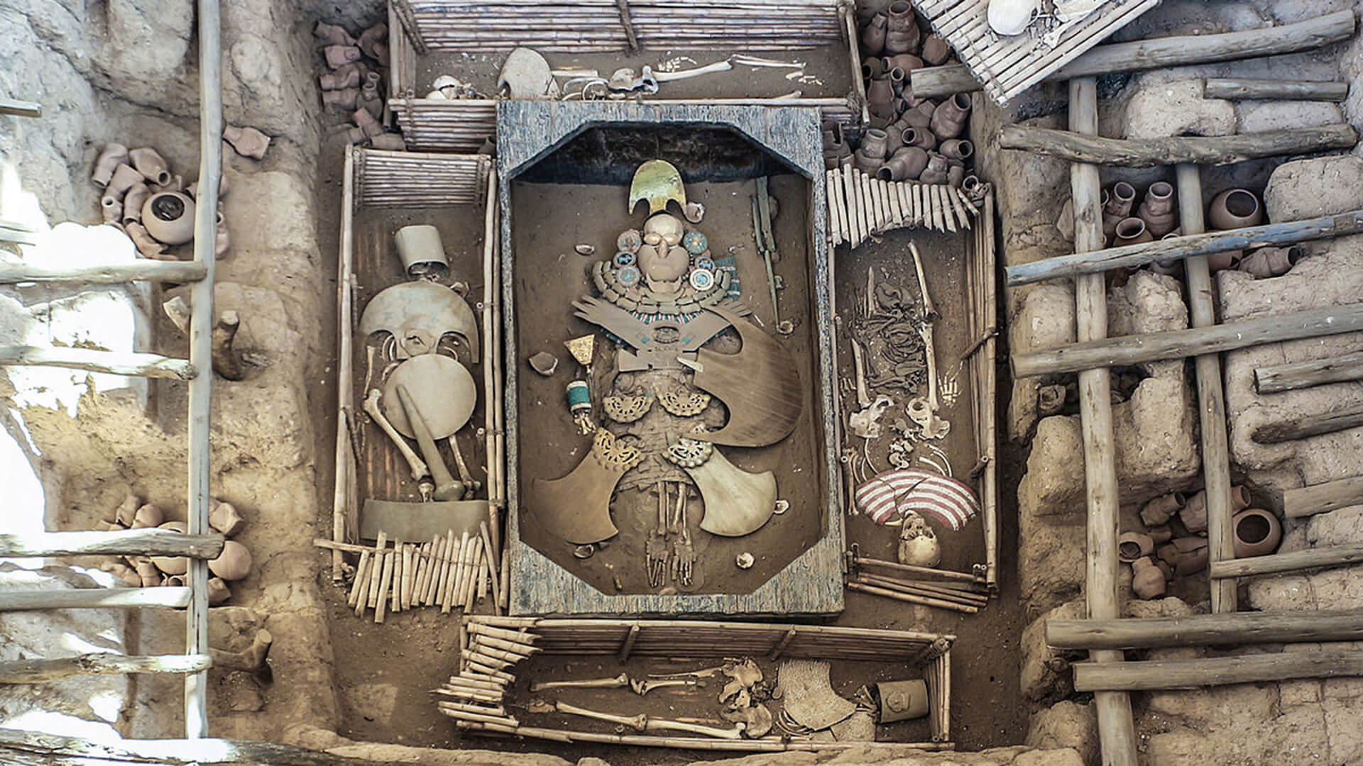 The Lord of Sipan in his tumb surrounded by his entourage and offerings