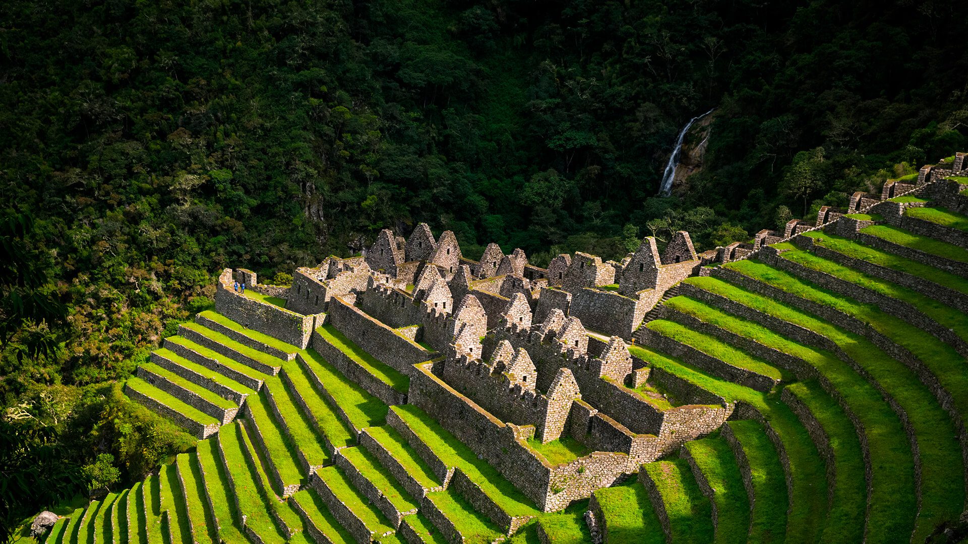 Wiñay Wayna (2650 m) is an Inca ruin along the Inca Trail to Machu Picchu. It is built into a steep hillside overlooking the Urubamba River | RESPONSible Travel Peru