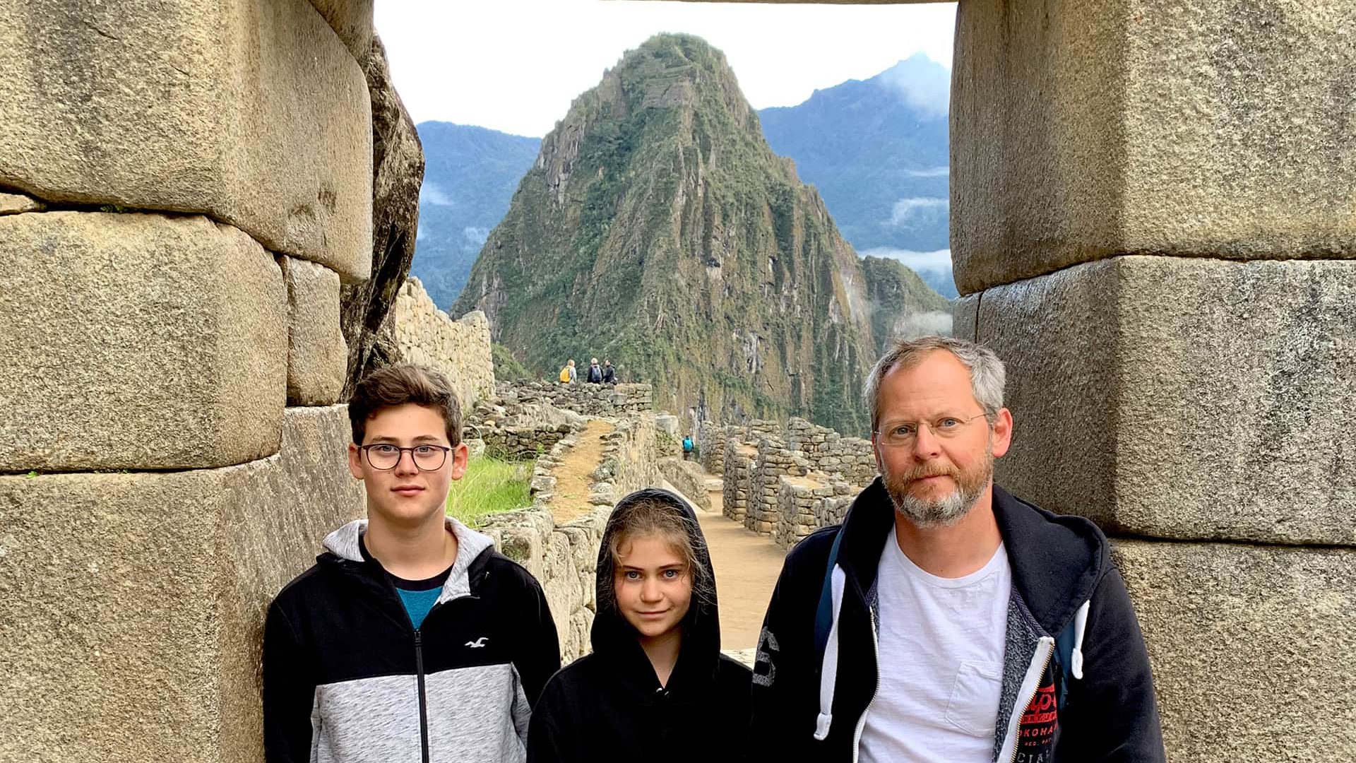 Father and kids at the gate of Machu Picchu citadel | RESPONSible Travel Peru