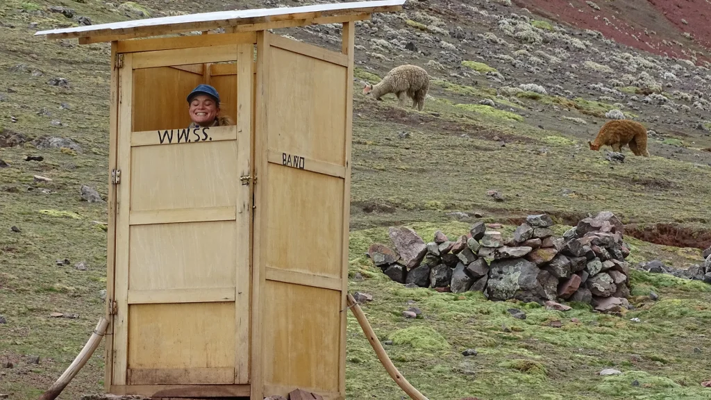 Improvised toilet (wooden cubicle) in the way to the Rainbow mountain | Impactful Travel Peru