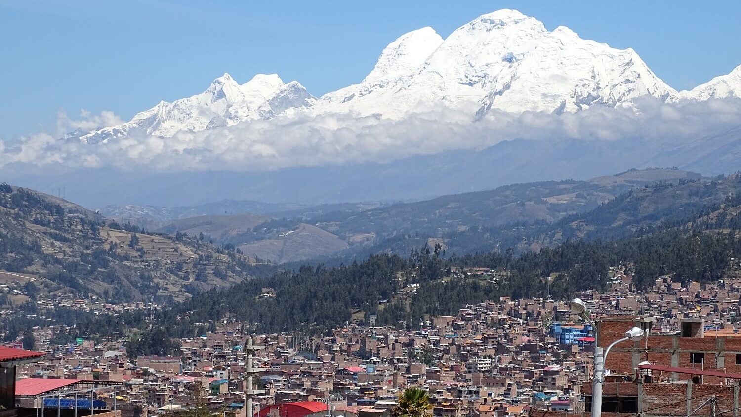 The city of Huaraz with its ever-impressive backdrop of the Cordillera Blanca mountain range. The Huascarán is the highest mountain of Peru. Visit this region with RESPONSible Travel Peru!