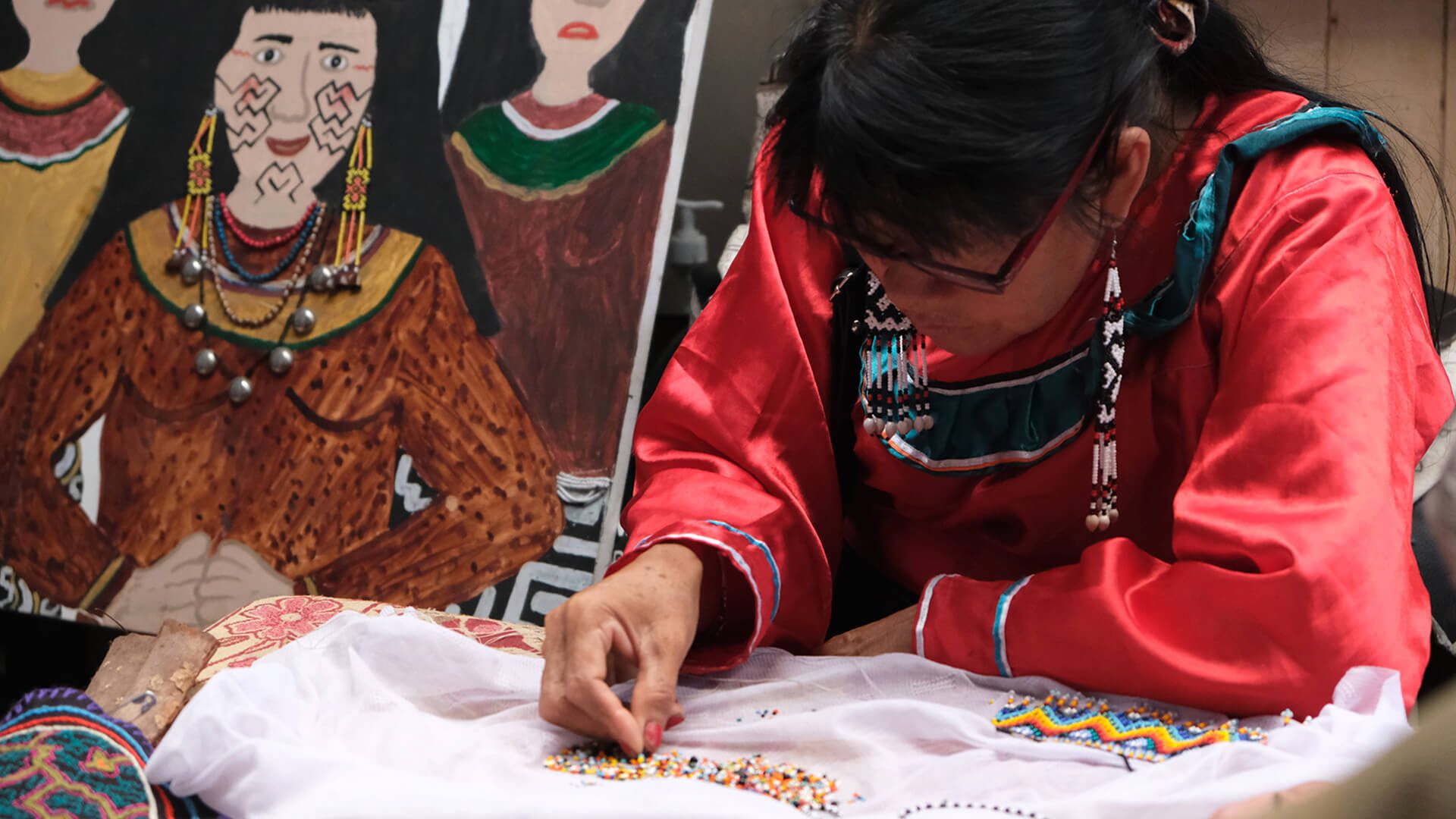 Kene is a typically feminine art, on your visit you'll meet strong women artisans and learn about their work