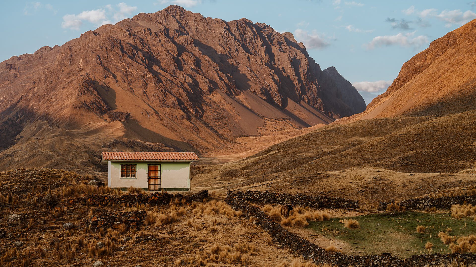 Tiny house in the middle of nowhere | Llama Trek Olleros to Chavin with RESPONSible Travel Peru | Photo by Bjorn Snelders