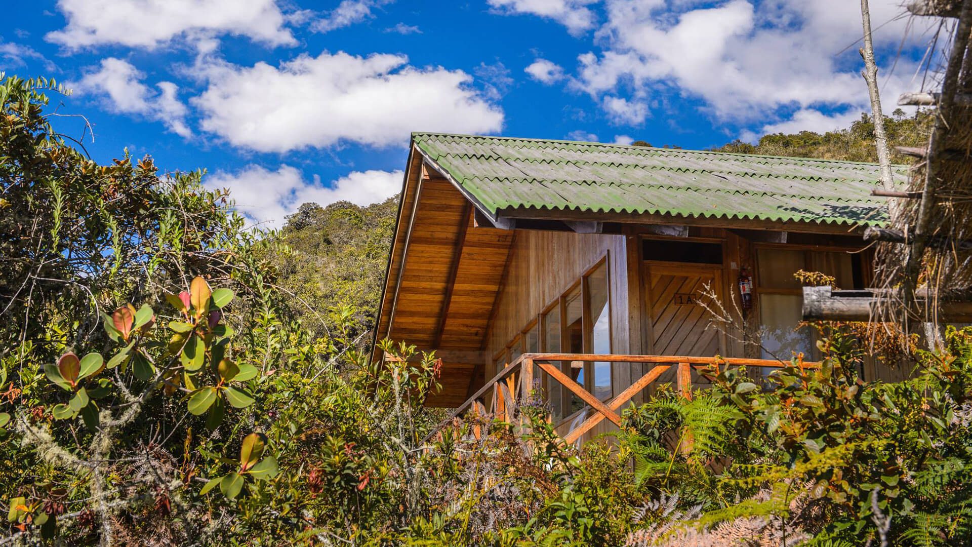 One of the comfortable bungalows at Wayqecha Biological Station in Manu. ©️ Emanuele Biggi
