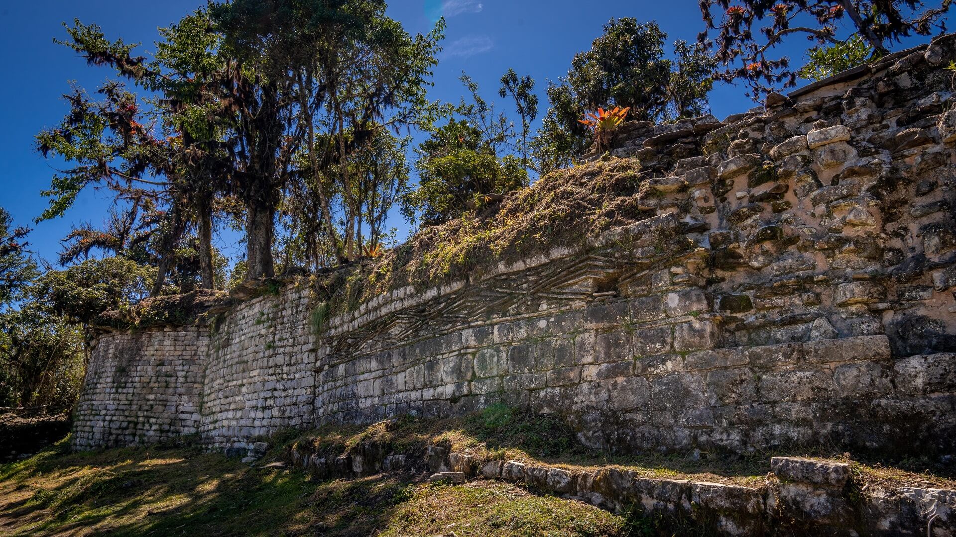 Visit the impressive Yalape Archaeological site as an alternative to the currently closed Kuelap, near Chachapoyas, with RESPONSible Travel Peru.