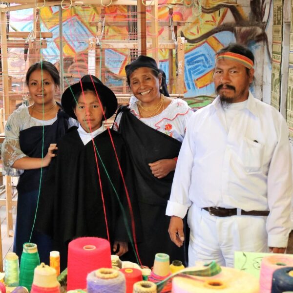 Angélica, Rumi, Josefina and Urku are one of the families in San Pablo that receive their visitors for a traditional Weaving Workshop. Take it now; with Impactful Travel in Ecuador!