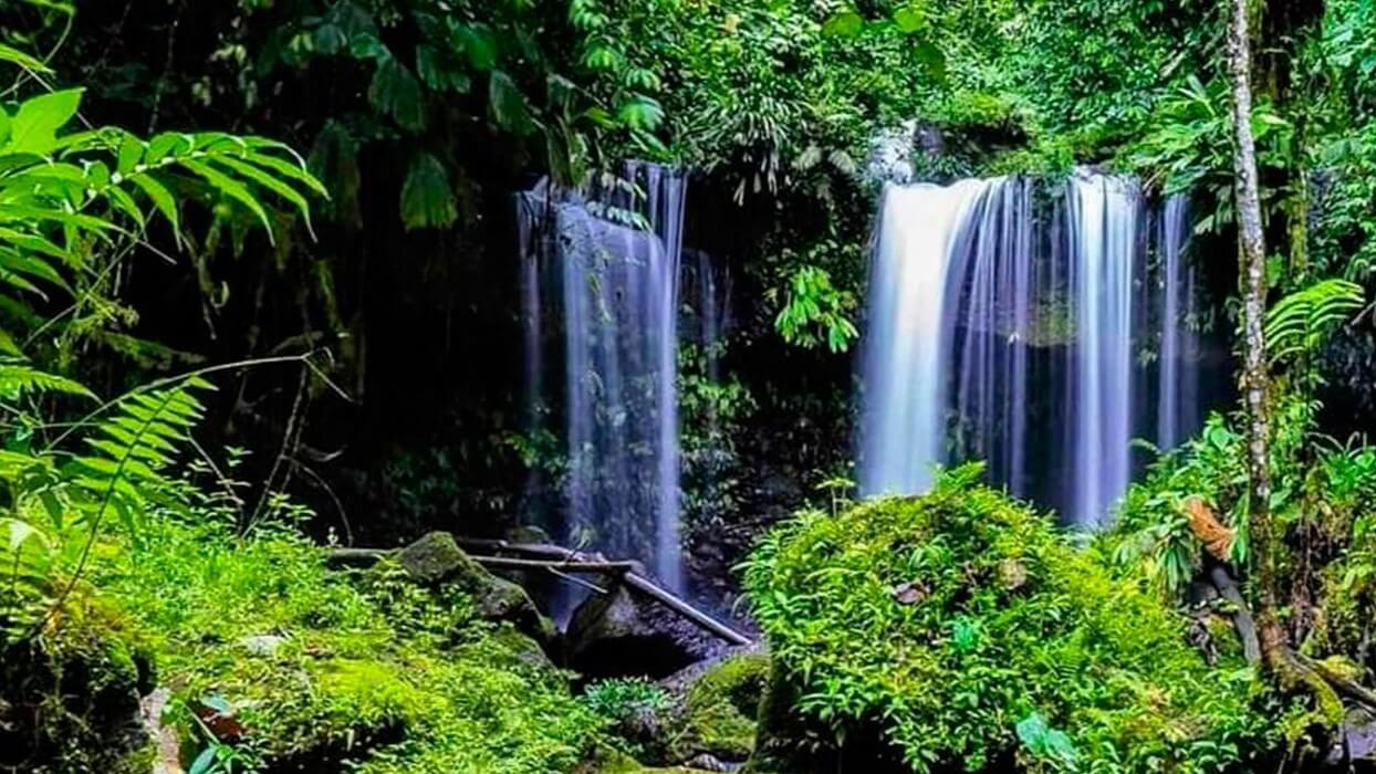 Beautiful waterfalls close to the Kuyuna lodge in the Ecuadorian amazon | Impactful Travel